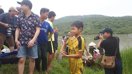 Thousands of people attend fishing festival in Ha Tinh province ảnh 13