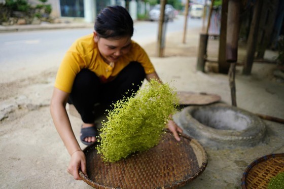 Tu Le young sticky rice flakes-a specialty in Yen Bai ảnh 6