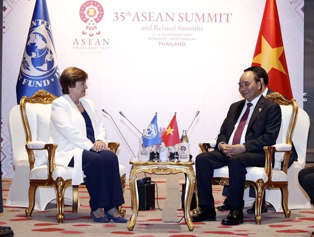 PM Nguyen Xuan Phuc holds meetings on ASEAN Summit’s sidelines ảnh 2
