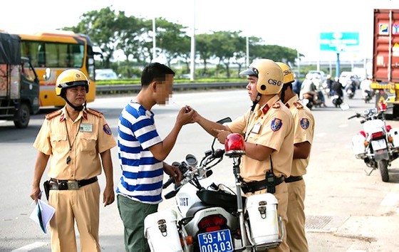 Violators still surface after new drunk driving law adopted ảnh 1