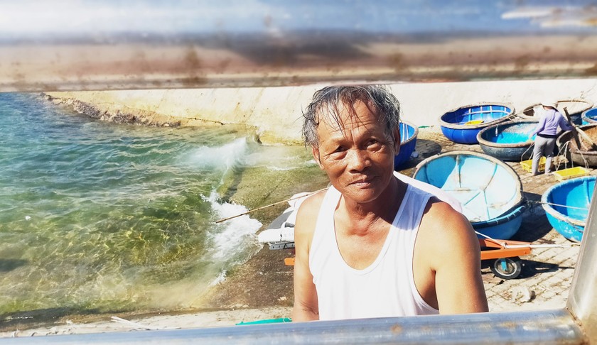 Lobster catchers earn big money in Central Vietnam ảnh 9