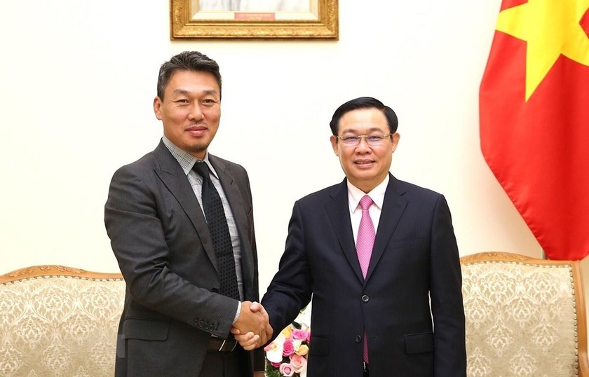Phó Thủ tướng Vương Đình Huệ tiếp ông Park Byounggun, Giám đốc Công ty Công nghệ Alliex (Hàn Quốc). (Ảnh: Dương Giang/TTXVN)