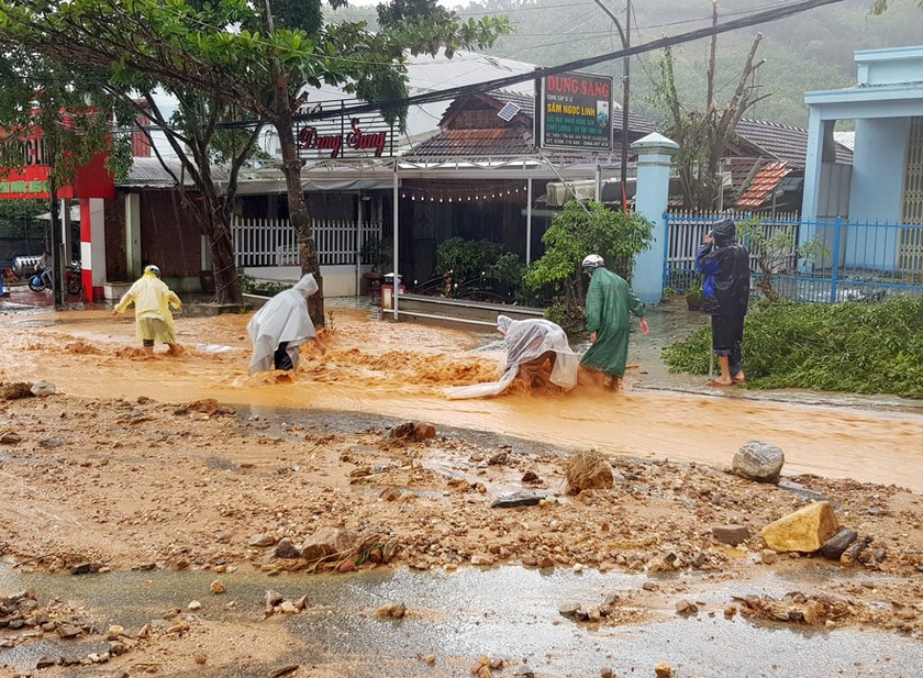 Sau bão Người dân trở về trong tan hoang ảnh 2