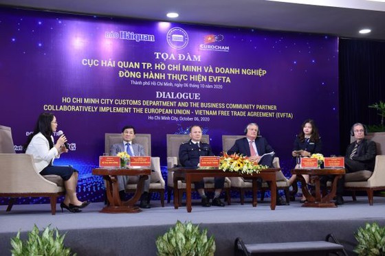 Chances for Vietnamese people to buy luxury goods at low prices ảnh 1