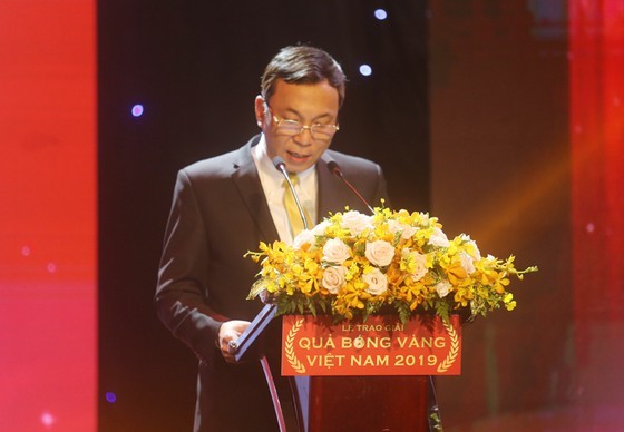 Do Hung Dung claims top honour at 2019 Vietnamese Golden Ball Awards ảnh 17
