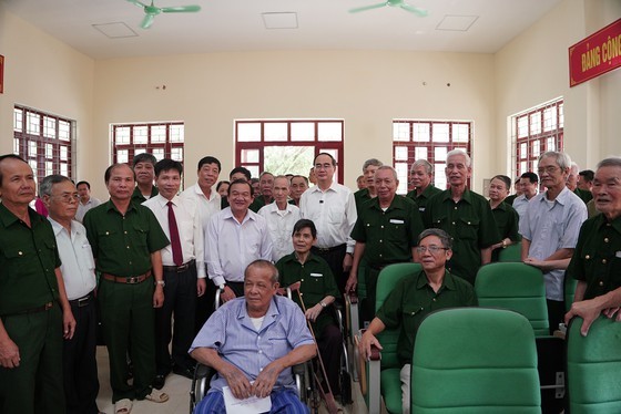 HCMC’s Party, government, and people show gratitude to war invalids ảnh 10