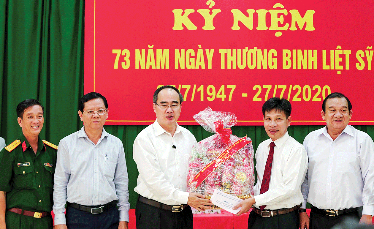 HCMC’s Party, government, and people show gratitude to war invalids ảnh 1