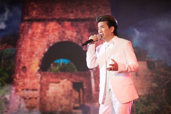 Online concert supporting Da Nang’s 'frontline soldiers' receives VND1.2 billion ảnh 1