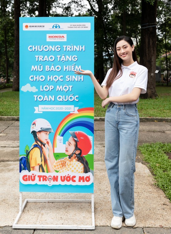 Traffic safety campaign to get kids wearing quality helmets launched in HCMC ảnh 4
