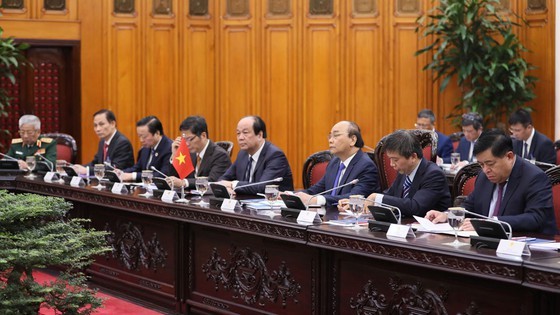 PM Nguyen Xuan Phuc chairs welcome ceremony for his Japanese counterpart ảnh 6
