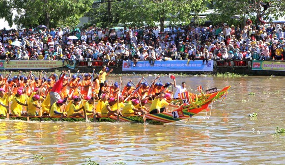 Soc Trang celebrates Khmer people's Ok-Om-Bok festival ảnh 1