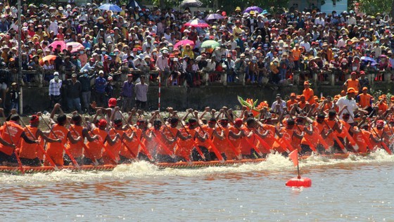 Soc Trang celebrates Khmer people's Ok-Om-Bok festival ảnh 3