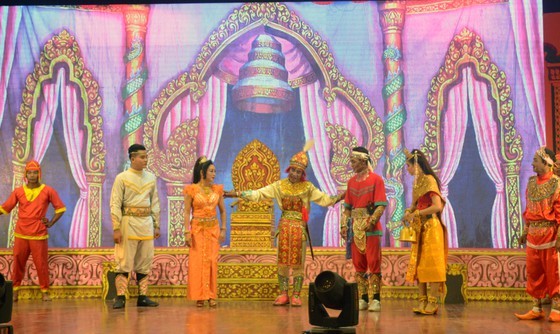 Soc Trang celebrates Khmer people's Ok-Om-Bok festival ảnh 4