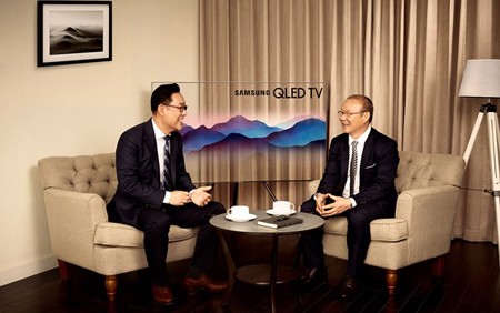 Mr. Kim Cheol Gi, CEO of Samsung Vina, and head coach Park Hang Seo