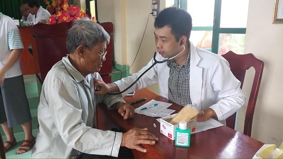 Soldiers, residents in Phu Quy island receive free medical examination