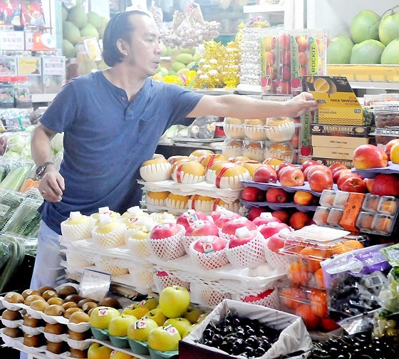 Face-off between local fruits vs imported