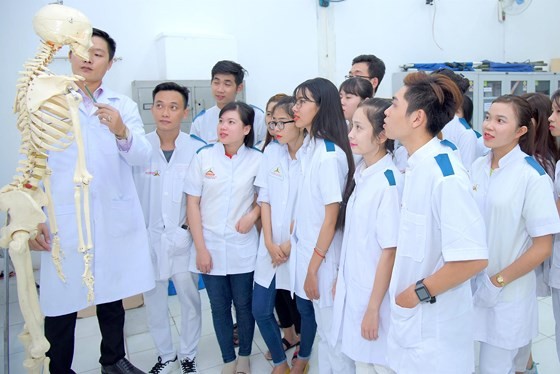 HCMC public senior high schools reduce admission quota for vocational training