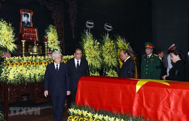Party General Secretary and President Nguyen Phu Trong led a delegation of the Party Central Committee to the funeral. (Photo: VNA)