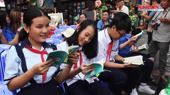 Half of HCMC primary children, junior high schoolers love reading: Survey