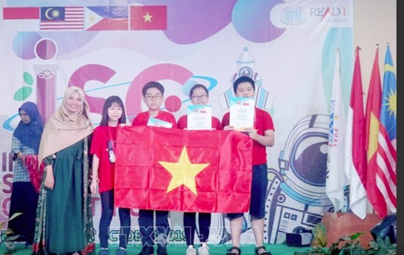 Vietnamese students grab four gold from International Science Competition 2019