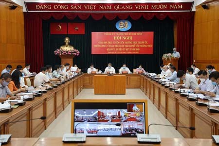 The teleconference regarding the fight of HCMC against Covid-19