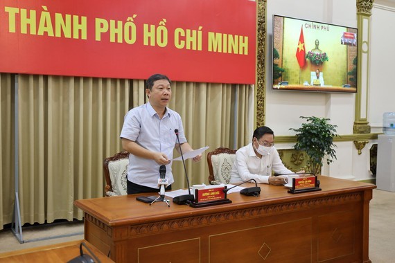 Deputy Chairman of HCMC People's Committee Duong Anh Duc speaks in the online meeting (Photo: SGGP)