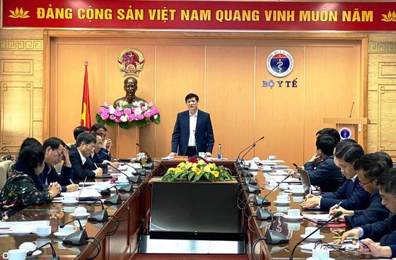 Health Minister Professor Nguyen Thanh Long shares the information about Covid-19 vaccine testing on human at a meeting recently (Photo: SGGP)