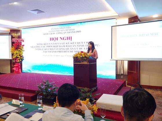 Director of the Department of Tourism Nguyen Thi Anh Hoa speaks at the meeting (Photo: SGGP)