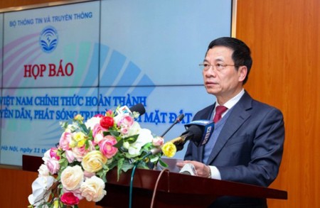 Minister of Information and Communications Nguyen Manh Hung delivered his speech in the conference. (Photo: SGGP)