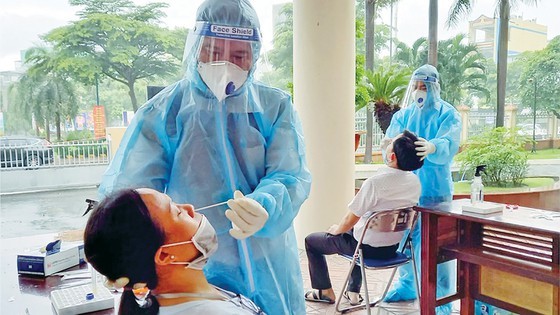 Pace of HCMC vaccinations accelerates ảnh 1 Pace of HCMC vaccinations accelerates ảnh 1