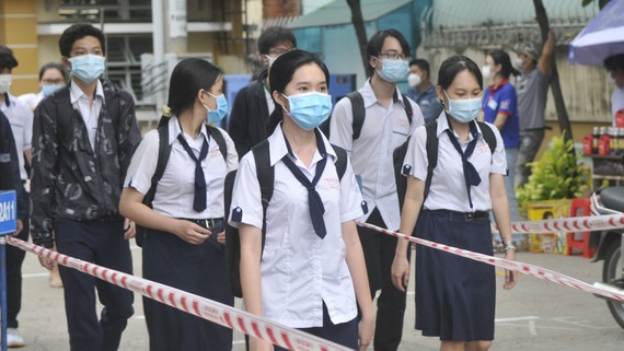 HCMC temporarily suspends enrollment due to Covid-19 epidemic ảnh 1