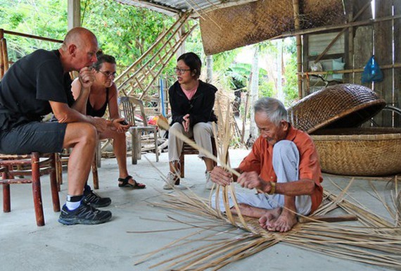 Vietnam strives for half of craft villages participating in tourism supply chain ảnh 1