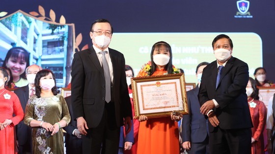 Outstanding teachers extolled at Vo Truong Toan award ceremony ảnh 6