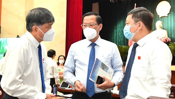 HCMC Chairman Phan Van Mai: City to pilot direct learning for grades 9 and 12 ảnh 1