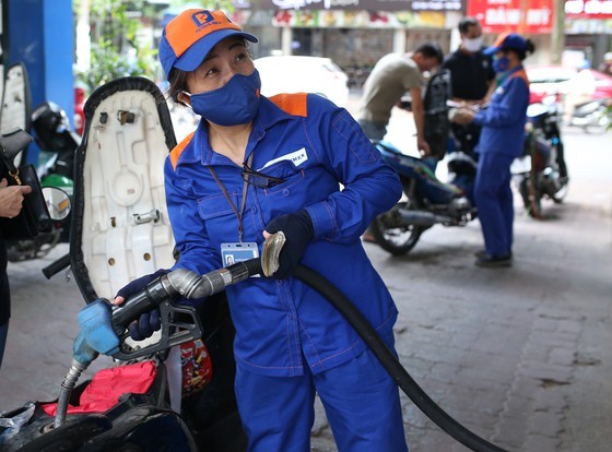 Vietnam imports petrol to make up for 25 percent shortage of petroleum