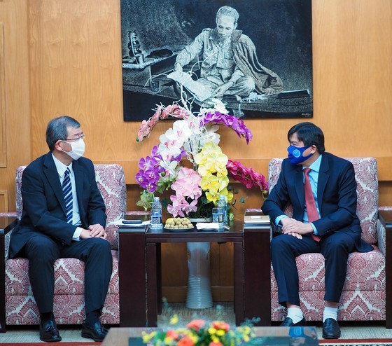 Japanese Consul General to HCMC pays courtesy visit to SGGP Newspaper ảnh 2