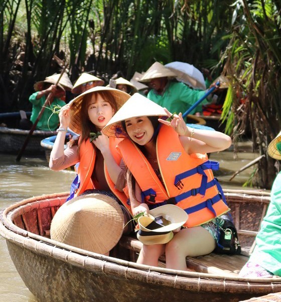Free-of-charge foreign language course to be offered to tour guides ảnh 1