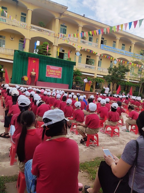 Roughly 23 million students start new academic year nationwide ảnh 6 Roughly 23 million students start new academic year nationwide ảnh 6