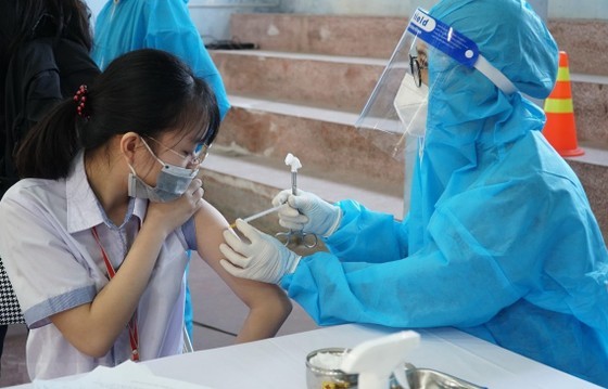 NIHE works to ensure enough Moderna vaccine for children ảnh 1