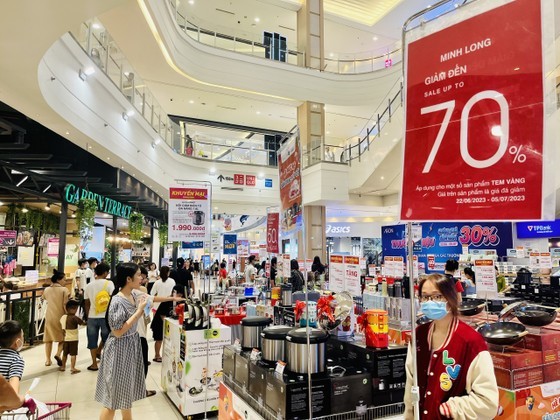 Businesses apply measures to stimulate consumption ảnh 2