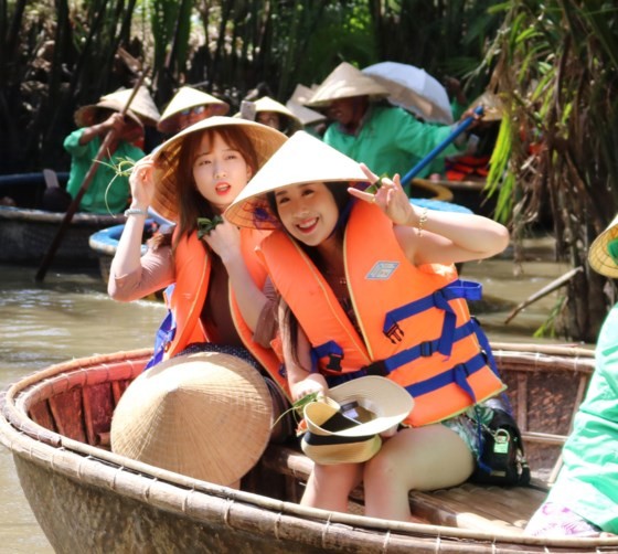 Korean tourists compare Hoi An city as “Venice of the East” and consider the city as the best favorite destination in the central of Vietnam