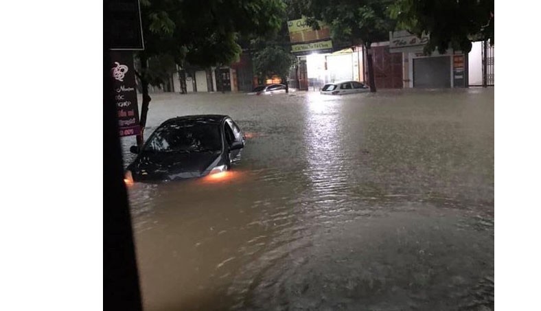 Torrential downpour causes serious flood 
