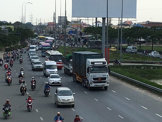 HCMC starts recording and penalizing for violated vehicles via fixed traffic enforcement cameras from March 10. (Photo:Quoc Hung)