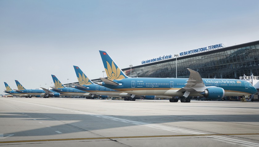 Vietnam Airlines has total of 57 flight routes with an average of nearly 320 flights per day.