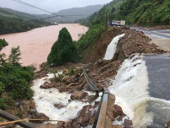 A landslide occurs in Quang Tri 