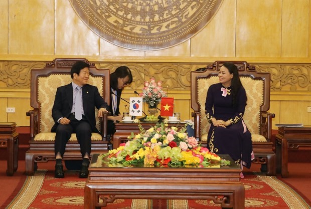 Speaker of the National Assembly of the Republic of Korea (RoK) Park Byeong-seug (left) and Secretary of the provincial Party Committee and head of Ninh Binh’s delegation of NA deputies, Nguyen Thi Thu Ha (Photo: VNA)