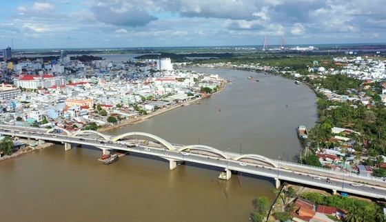 Vehicles are allowed to travel through Quang Trung Bridge 