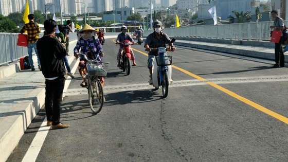 Phuoc Loc Bridge open to traffic in HCMC ảnh 3