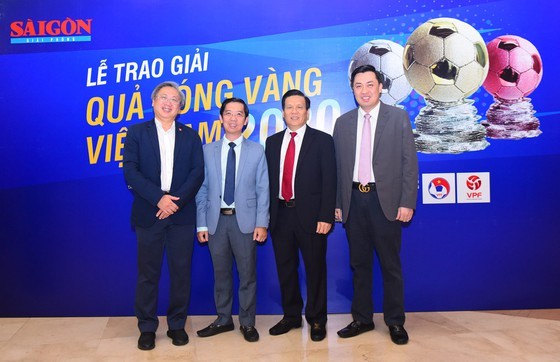 Nguyen Van Quyet (Hanoi FC) wins Men’s Golden Ball Awards 2020 ảnh 13
