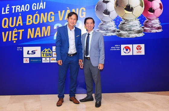 Nguyen Van Quyet (Hanoi FC) wins Men’s Golden Ball Awards 2020 ảnh 6
